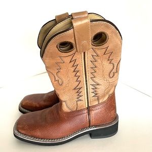 Size 13 boys or girls adorable boots, great for a cow boy or cow girl :)